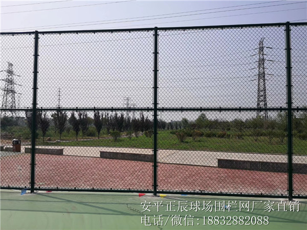 球場圍欄網(wǎng)圖片
